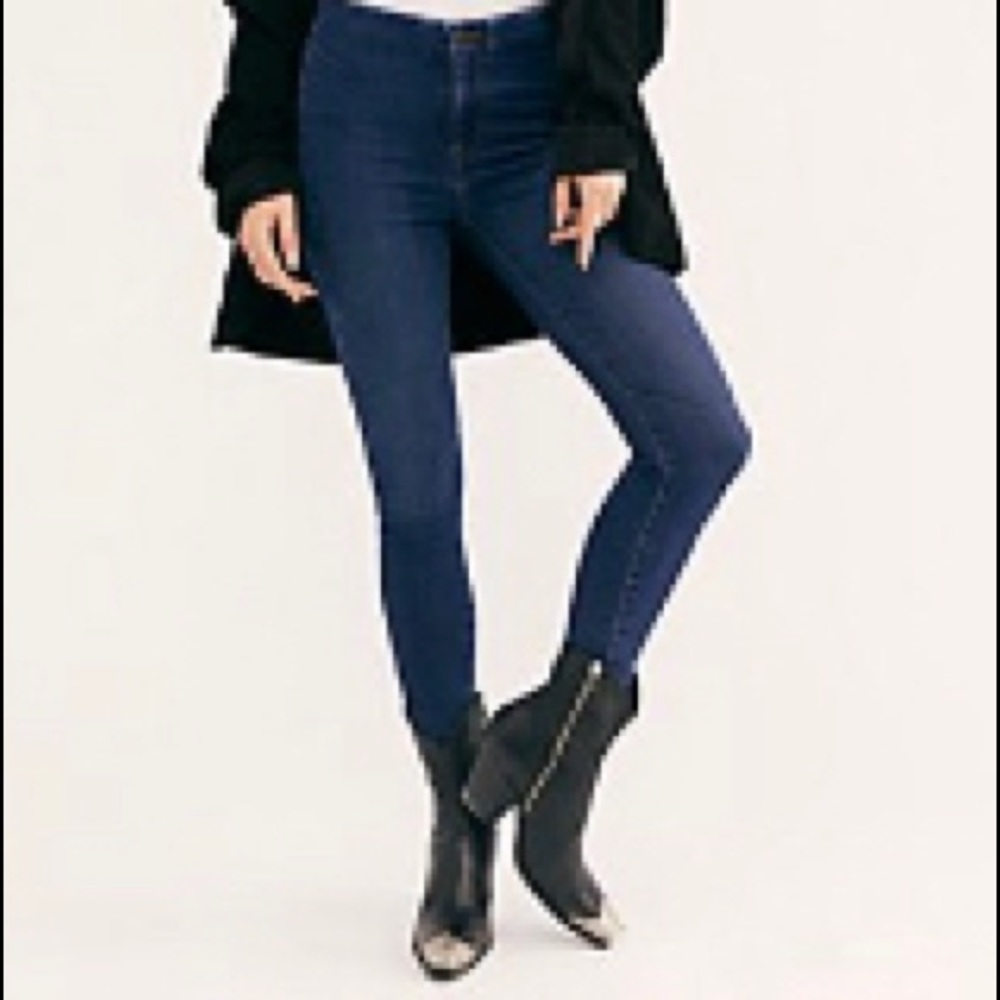 Free People Miles away Skinny Jean size 26
